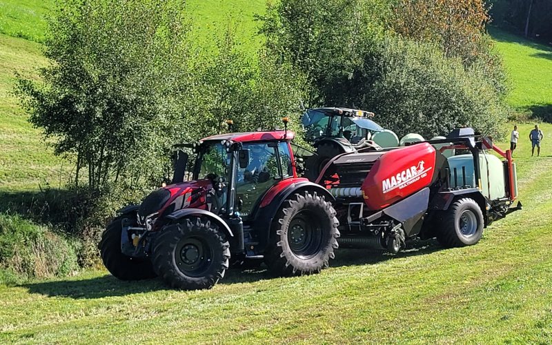 Mascar Multiwrap bale press and wrapper combination