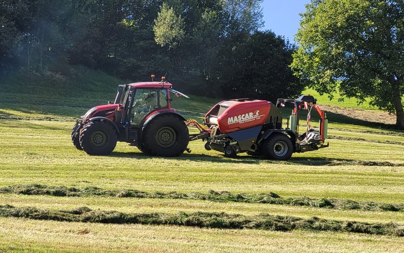 Mascar Multiwrap bale press and wrapper combination