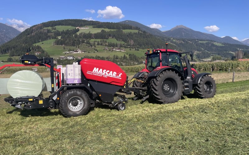 Mascar Multiwrap bale press and wrapper combination