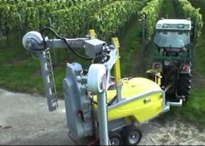 Überzeilen-Nachläufersprühgerät mit Querstromgebläse